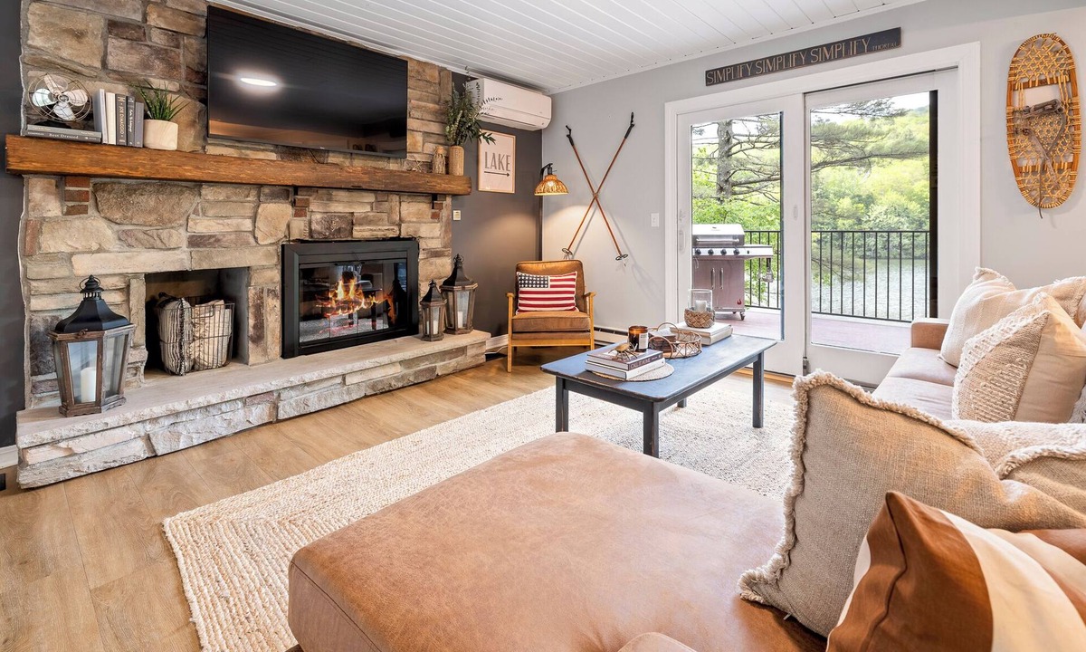 Newbury Cabin | Dog Friendly Lakefront Lodge with Private Beach