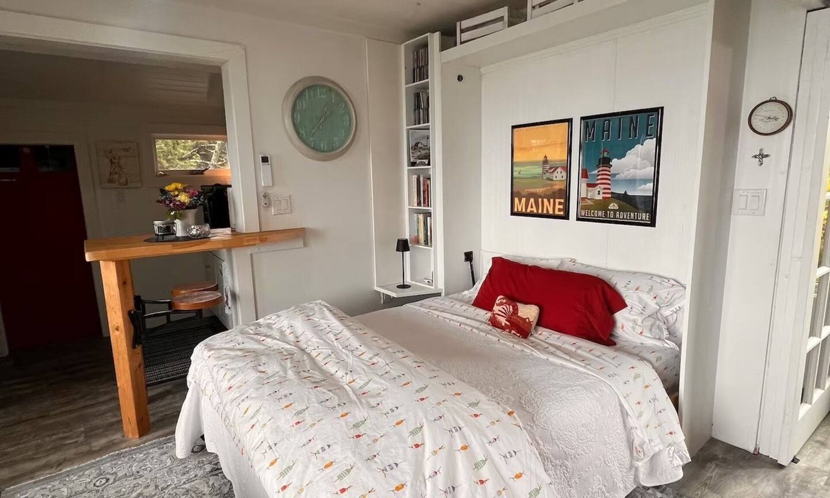 Sebascodegan Island Apartment | Don't miss this charming studio overlooking Quahog Bay in scenic Harpswell!