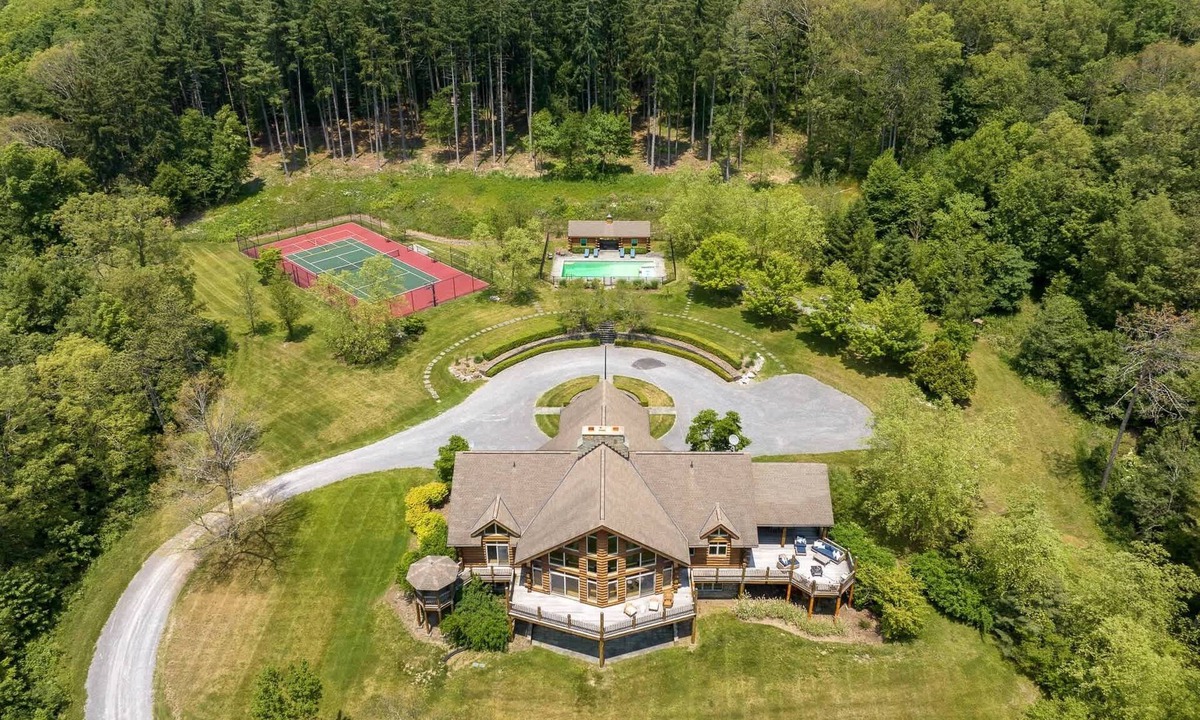 Ancram House | Doodletown Lodge: Pool, Tennis, Pickleball,Hiking+