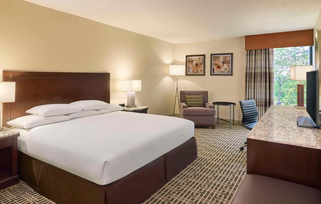 Houston Hotel | DoubleTree by Hilton Houston Intercontinental Airport
