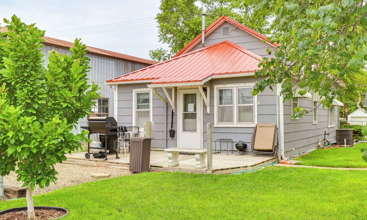Belleville Cottage | Dtwn Belleville Home w/Yard < 1 Mi to High Banks