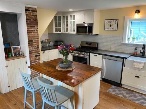 Kennebunk House | Duplex Farmhouse Rental Walk to Downtown