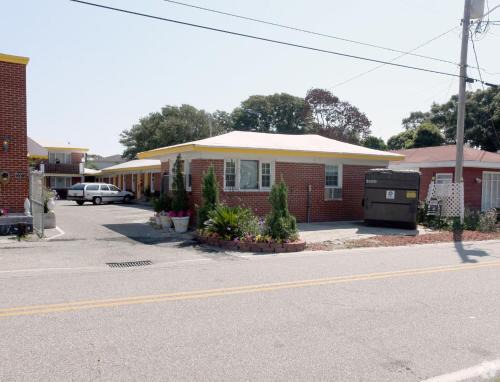Atlantic Beach Hotel | E & E Motel