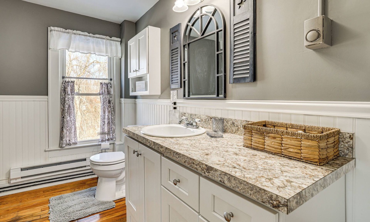 New London Apartment | Easy Beach Access! New London Apt w/Kitchenette