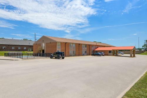 Emporia Cabin | Econo Lodge Emporia