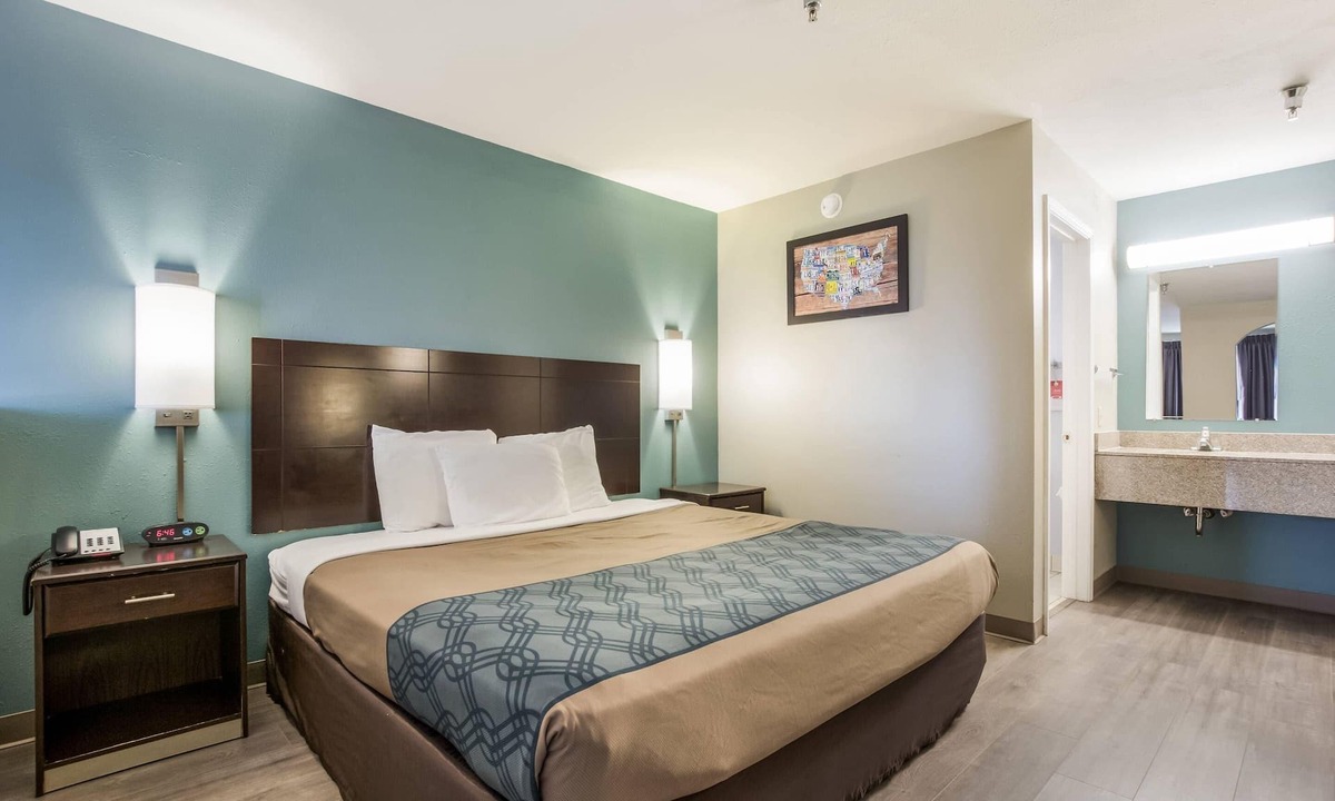 Hillview Hotel | Econo Lodge Inn & Suites Brooks - Louisville South