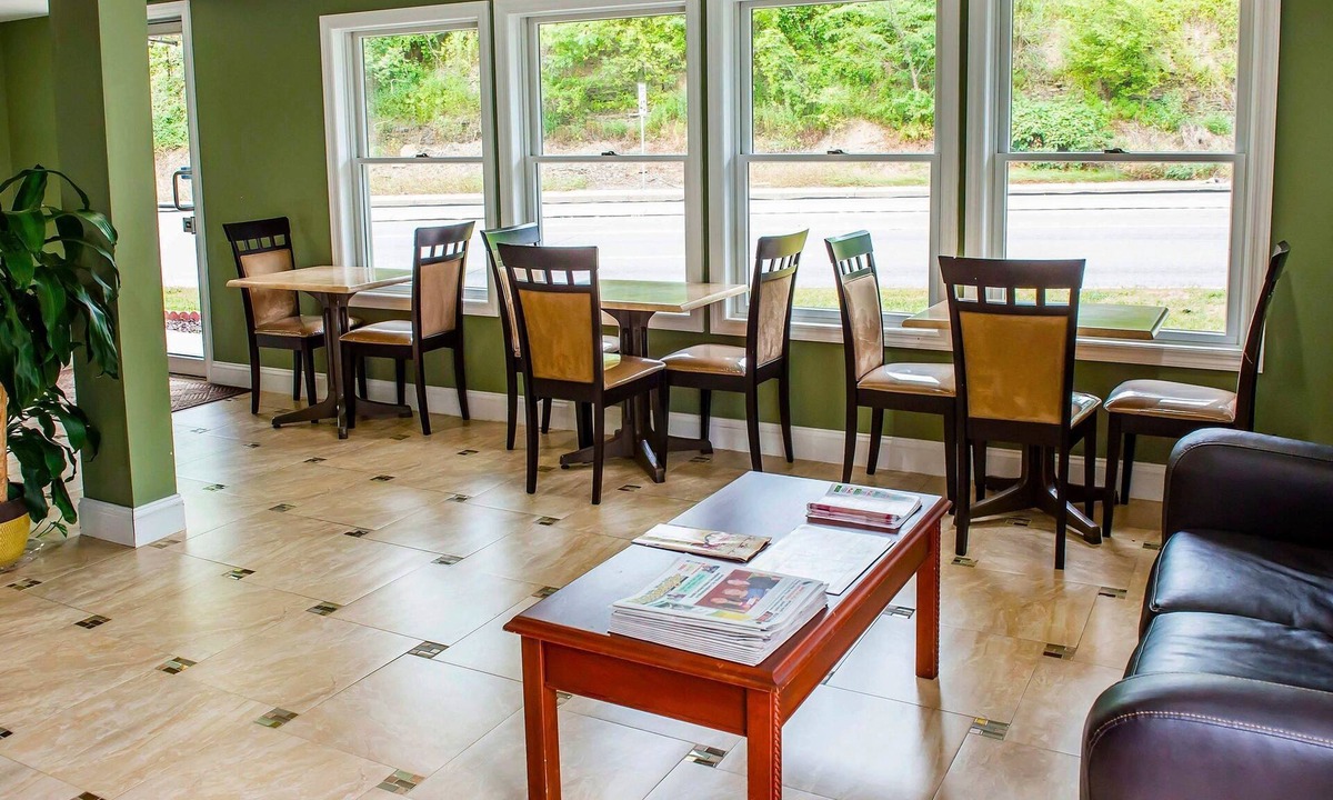 Clairton Hotel | Econo Lodge Jefferson Hills Hwy 51