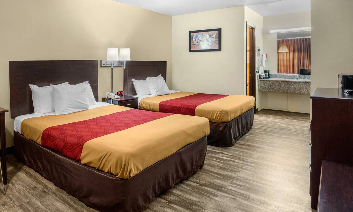 Rolla Hotel | Econo Lodge Rolla I-44 Exit 184 Near Missouri University of Science and Technology