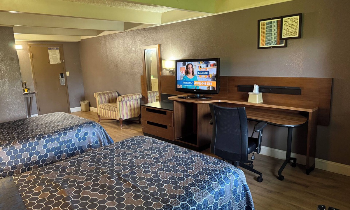 North Randall Hotel | Economy Inn North Randall