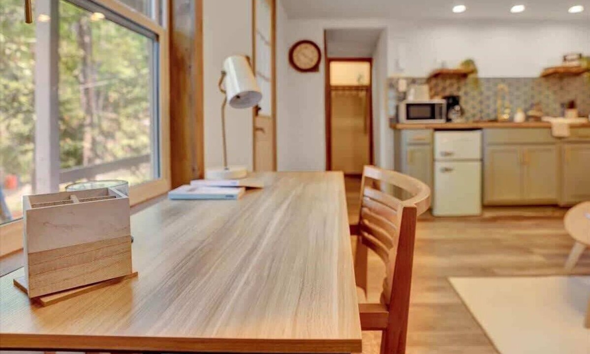 Canadensis Cabin | Elements Pocono Cabin | Firepit -Desk & Pickleball