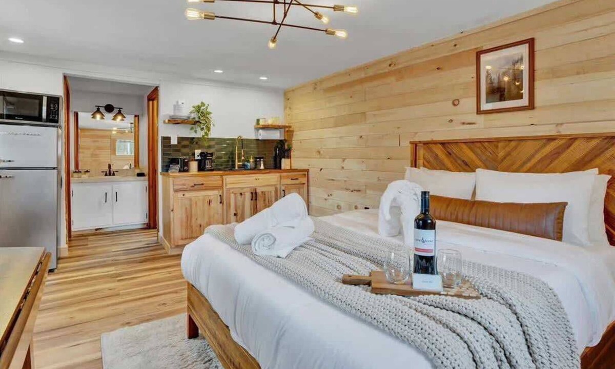 Canadensis Cabin | Elements Pocono Cabin | Pickleball | Firepits