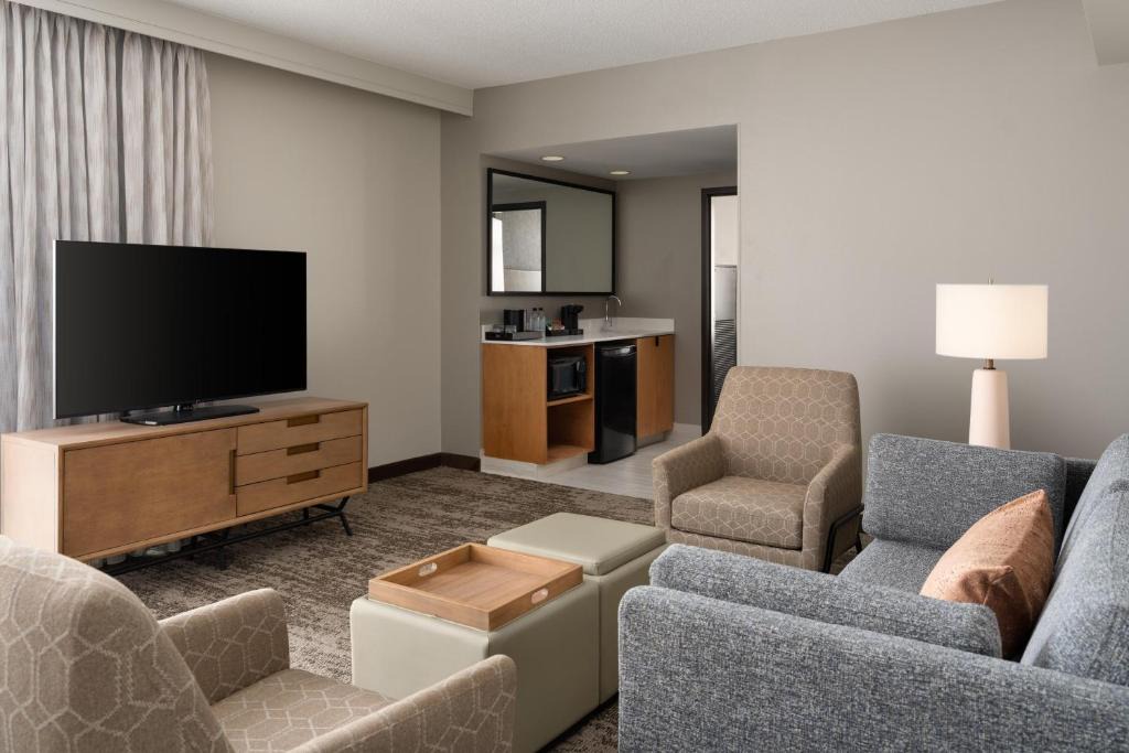 Hot Springs Hotel | Embassy Suites by Hilton at Hot Springs Convention Center