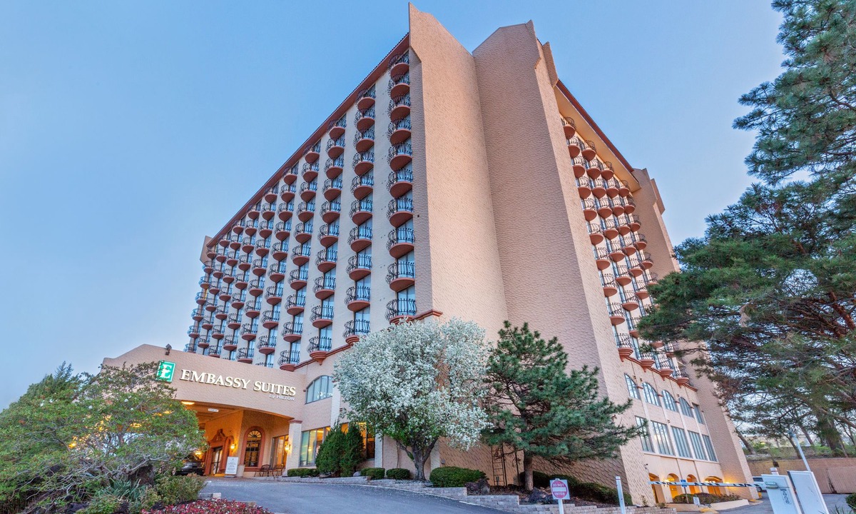 Westport Hotel | Embassy Suites Kansas City Plaza