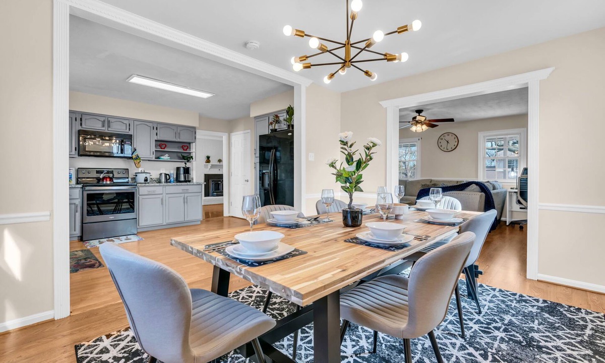 Sterling House | Enchanting Edge of Relaxation in Central Sterling - Spacious 6-bedroom house