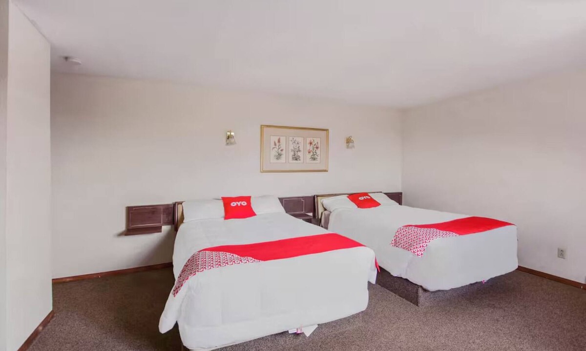 Cheyenne Wells Hotel | Enjoy 4 Comfortable Rooms w/Private Bath Near Cheyenne Wells