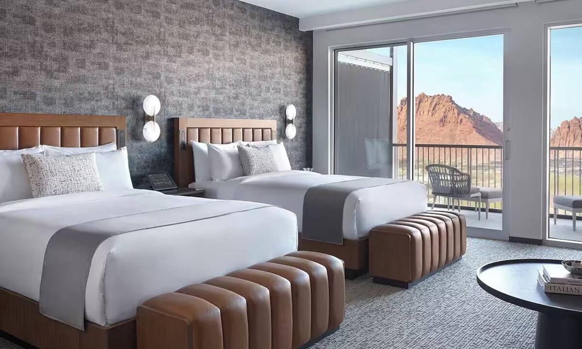 Ivins Hotel | Enjoy a Calm, Relaxing Desert Stay Near Tuacahn Center For The Arts - 2.3 miles