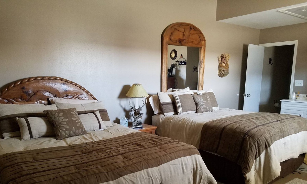 York County House | Enjoy a Stay at a Horse Motel in York, NE