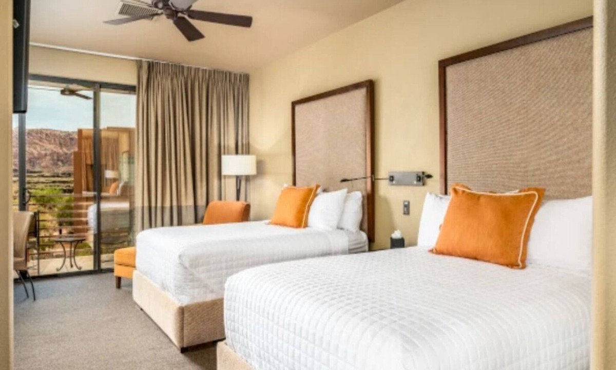 Ivins Villa | Enjoy Red Rock Sunrises at Upscale Desert Hideout w/Pool, Gym & Garden