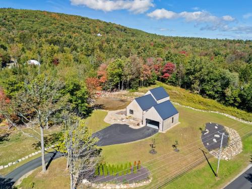 Lincolnville House | Enjoy tranquil pond views at The Pond House in Lincolnville, ME—2300 sq ft, 3 beds