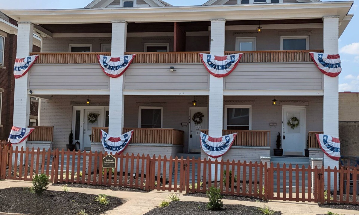 Huntington House | Entire Bldg w/6 Bedrooms across 4 Separate Apts - Group/Corporate Stay Downtown