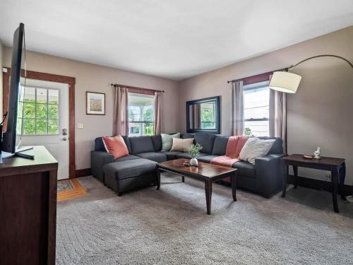 Bedford House | Entire Duplex w Historic District and Sleeps 12