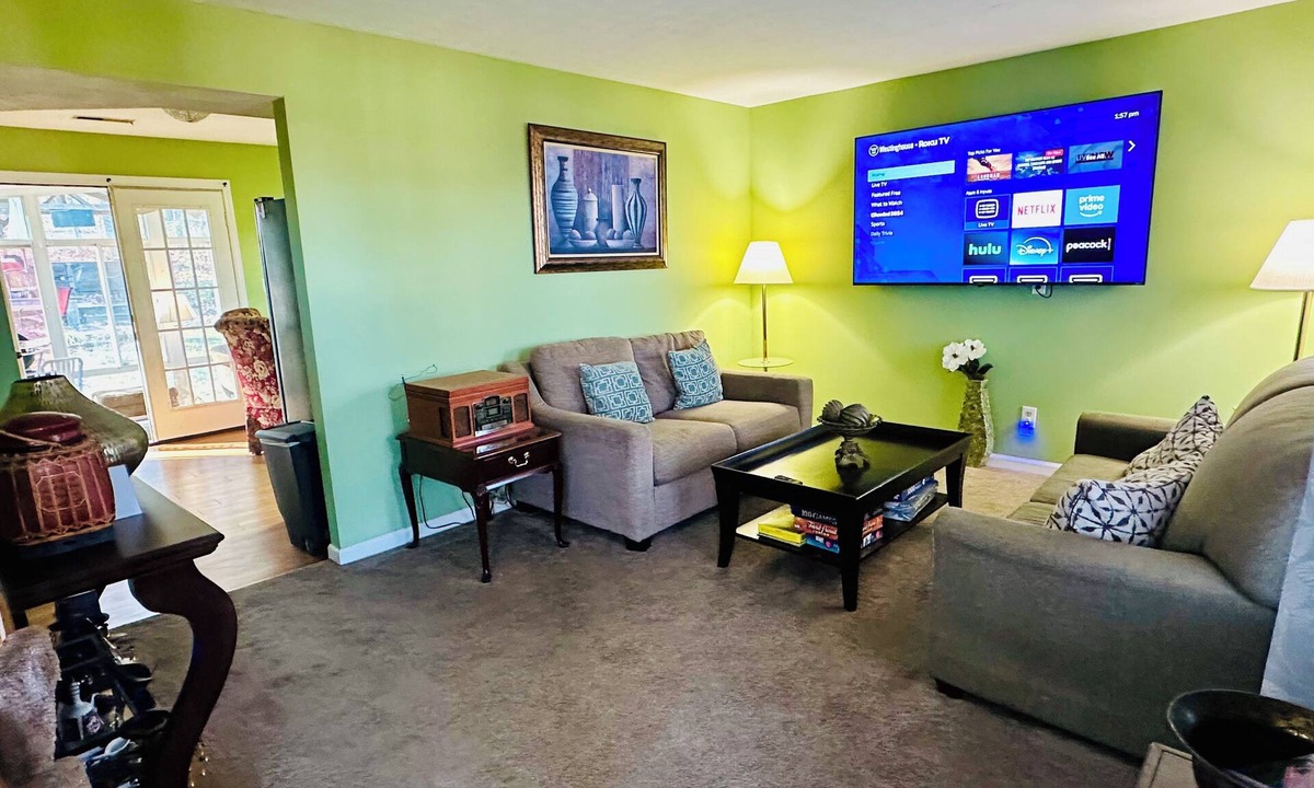 Bowling Green House | Entire House Family-Pets-Friendly Close to i65.
