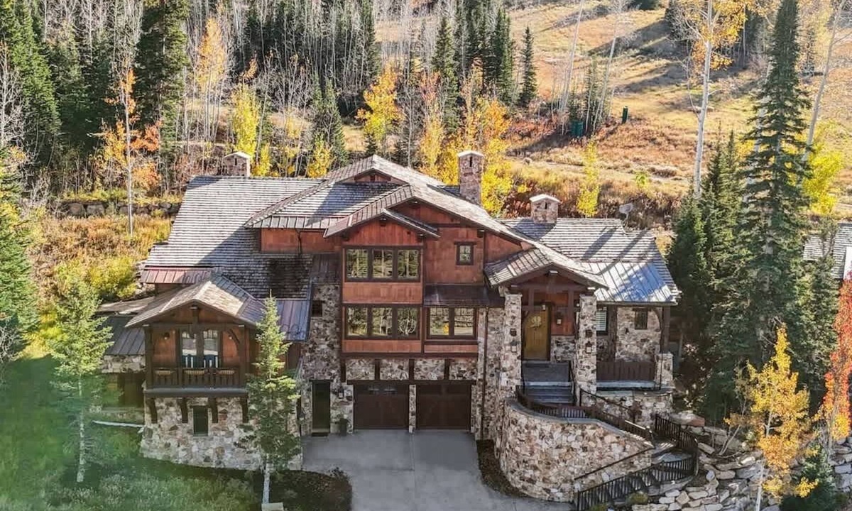 Empire Pass House | Equinox at Empire Pass | Ski-in/Ski-out | Hot Tub