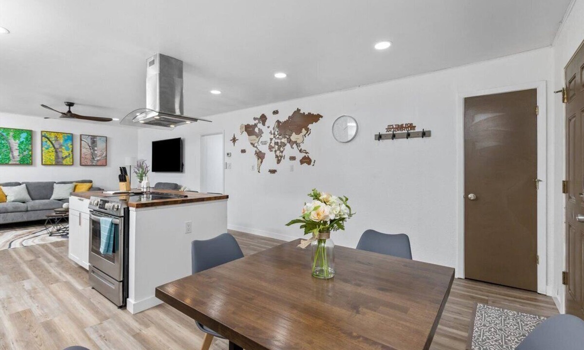 University Area House | Eternal Leaves - Elegant & Relaxing UMED Home