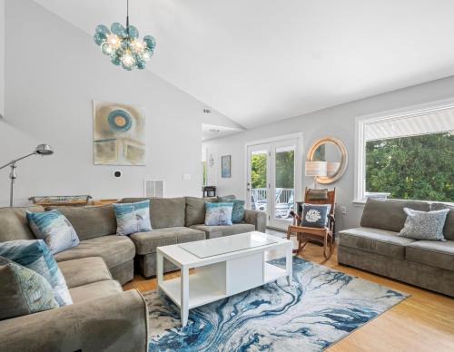 Mystic House | Exceptional Contemporary Retreat with 4 King Beds in Mystic CT
