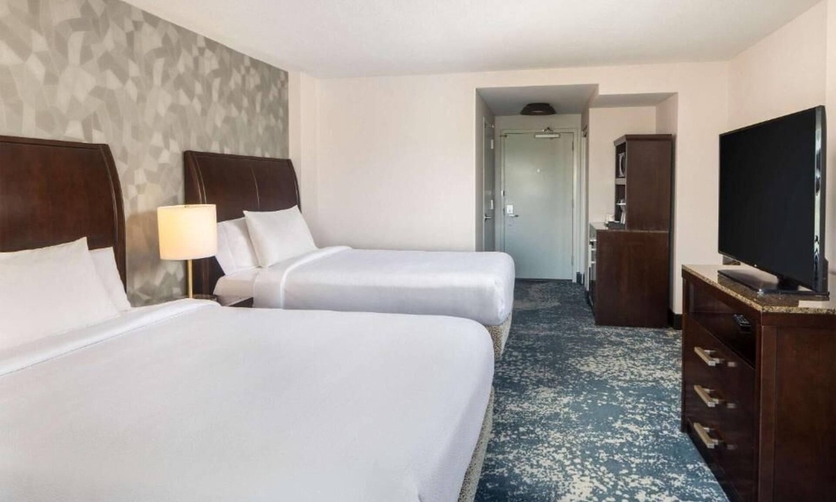 Bethesda Hotel | Exclusive NIH Stay Pet Friendly Near Red Line Metro And Attractions - 4 Units