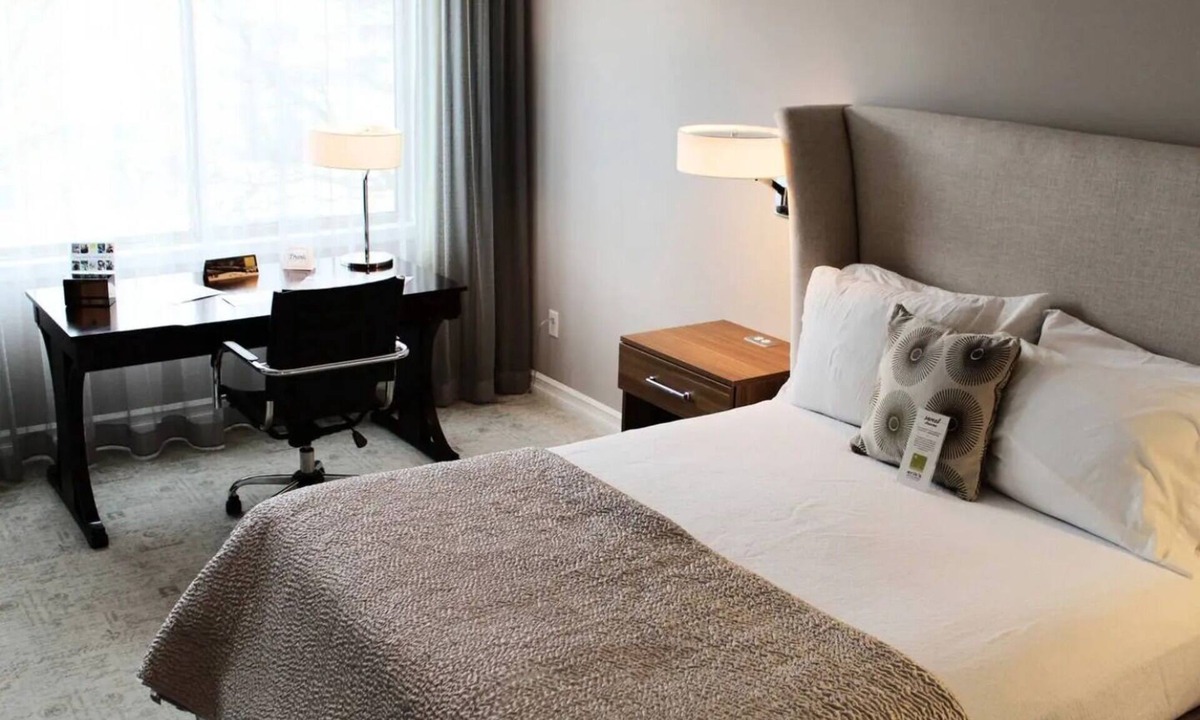 Edina Hotel | Executive Queen Room in Minneapolis Boutique Hotel