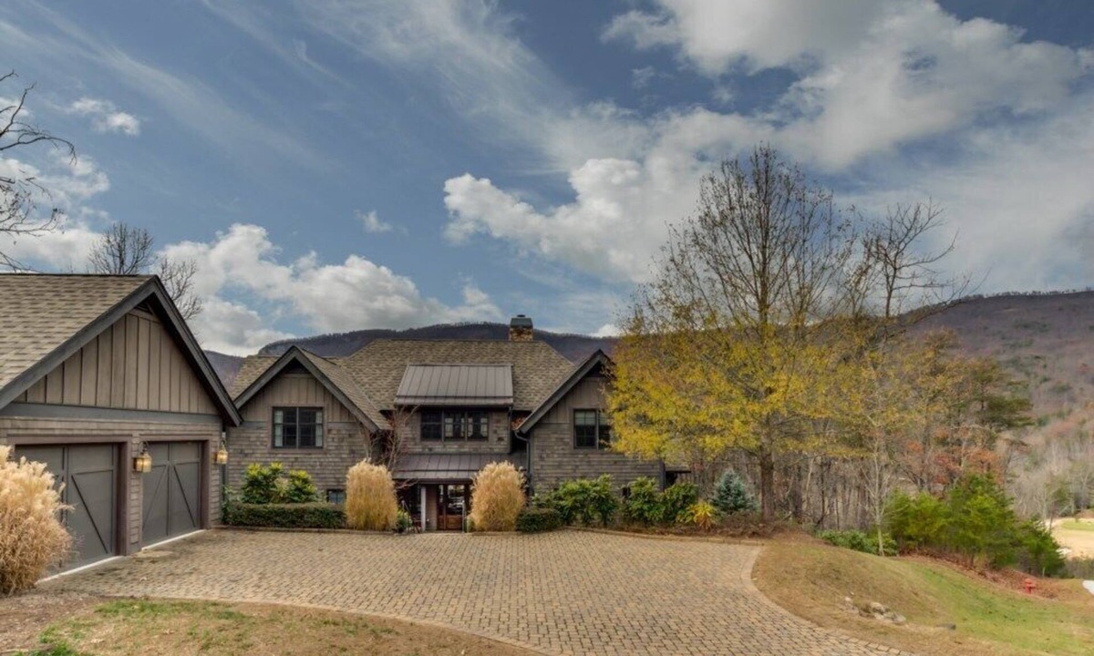 Mill Spring House | Expansive Golf Resort Home with Mountain Views - Family Friendly