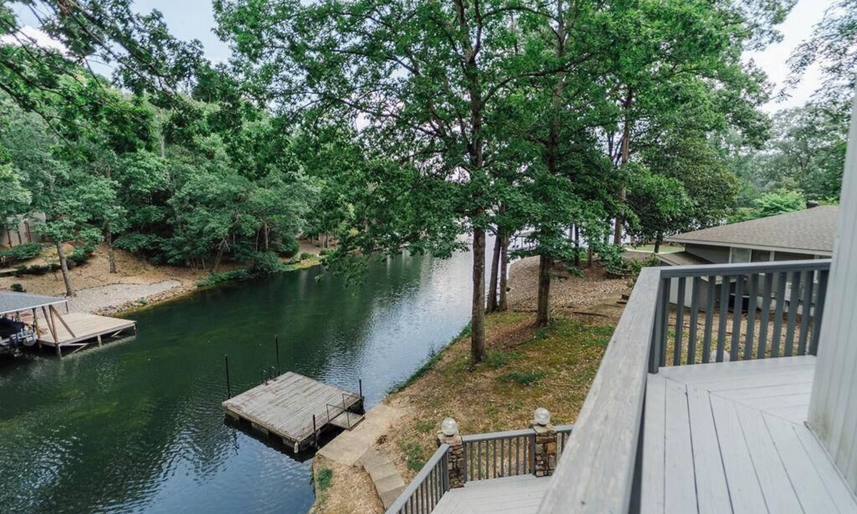 Hot Springs Village House | Expansive Lakeside Living: 6BR, Fishing Paradise