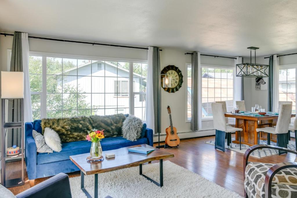 University Area Apartment | Explore Chugach & Beaches! Anchorage Adventure Pad