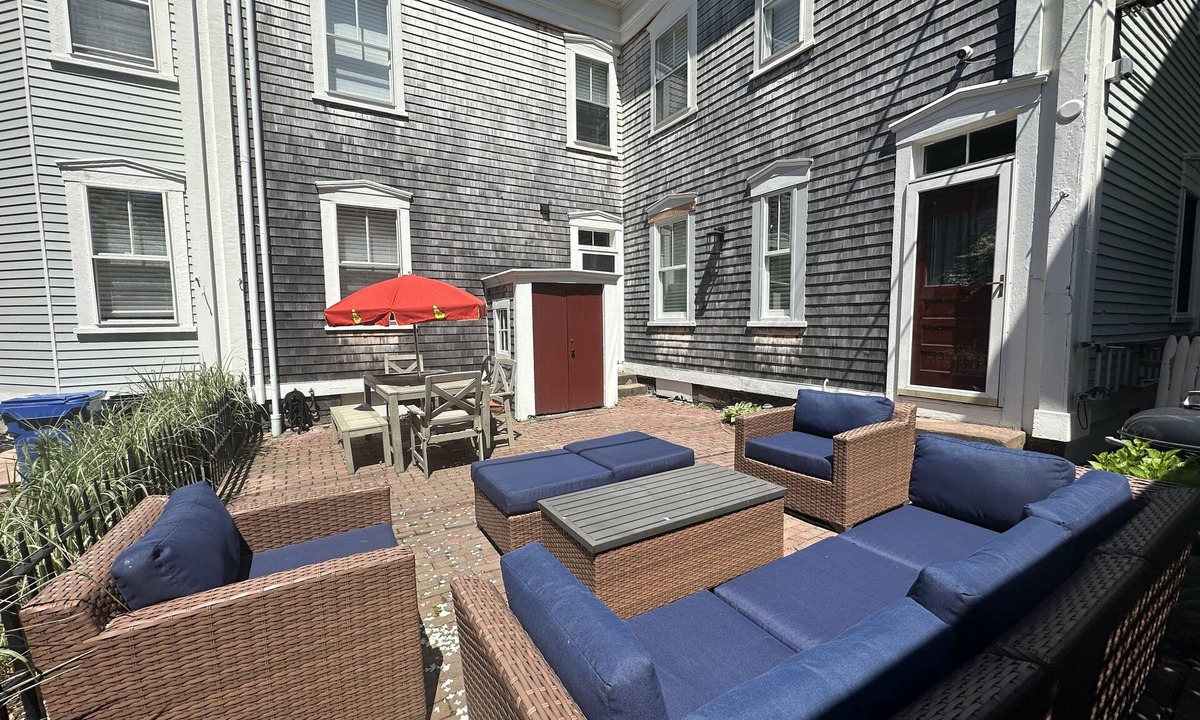 Historic Hill Apartment | Exposed Brick Suite 1 Bed/1 Bath/Pullout Sofa 1 Bedroom Apts