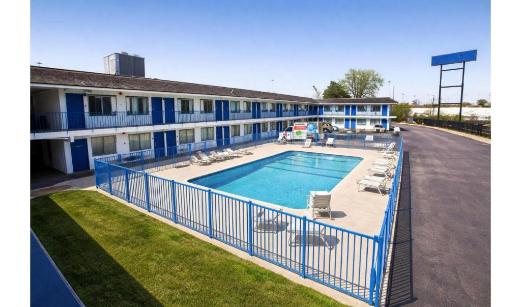 Summit Station Hotel | Express Inn Near Columbus Airport