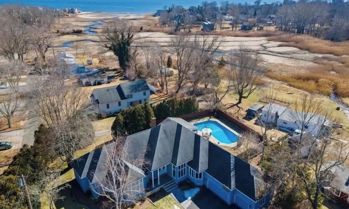 Old Saybrook House | Exquisite Beach Villa In Ground pool and Spacious Bermuda room! 2 living Rooms!