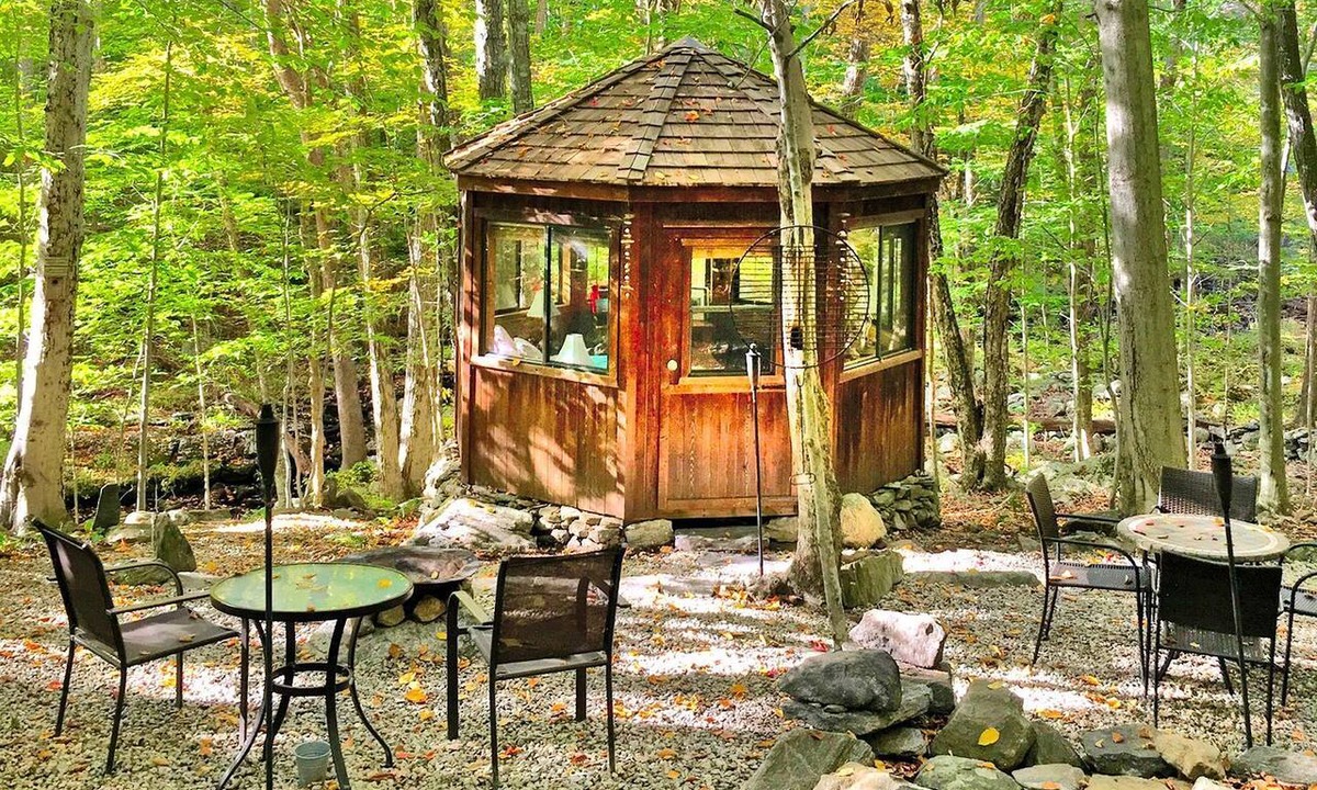 Bozrah Cabin | Fabulous Tiny House Surrounded by Forest in Norwich, Connecticut