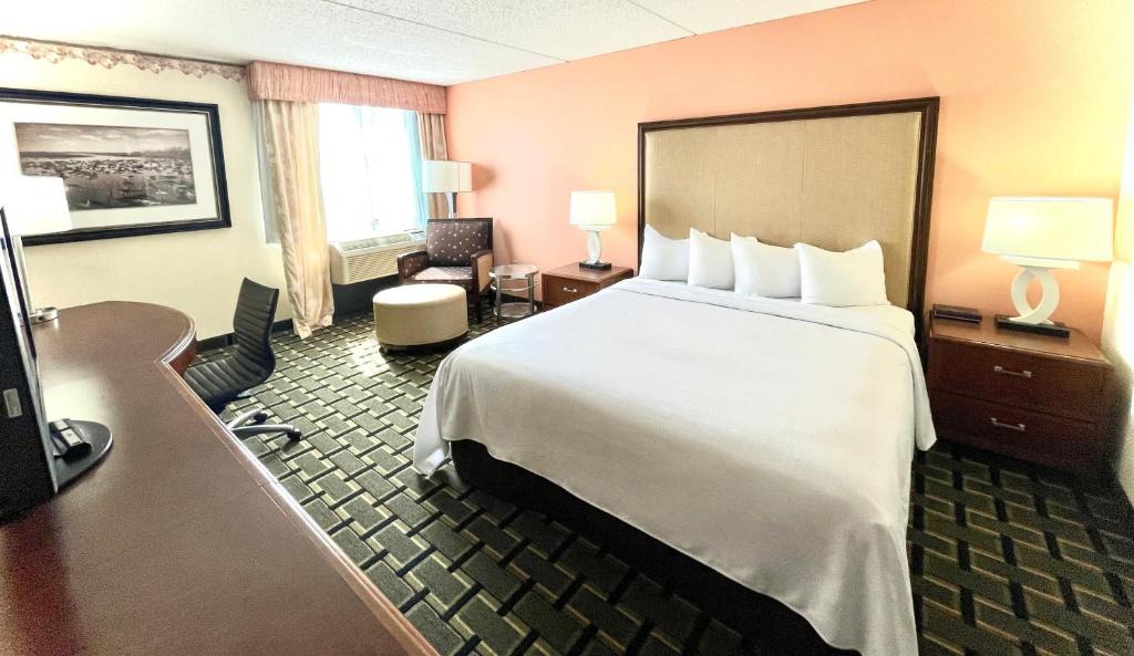 Wickliffe Hotel | Fairbridge Hotel Cleveland East