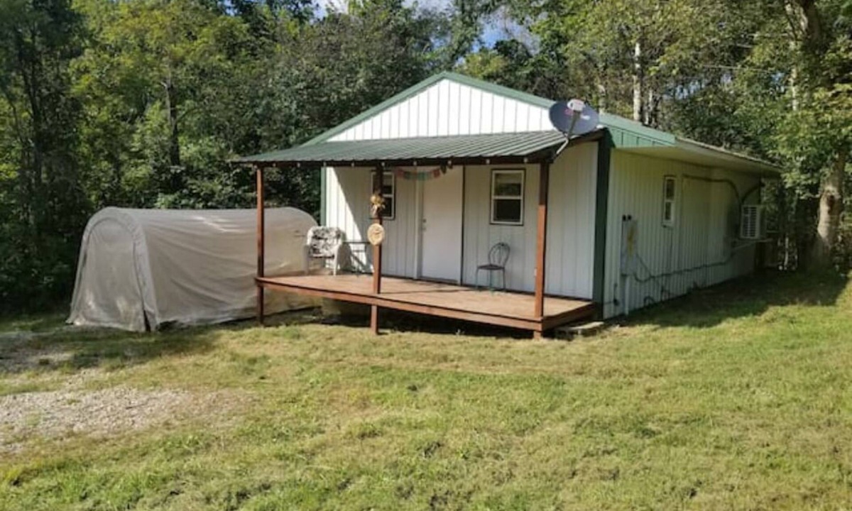 Carpenter Cabin | Fairy House - two bedroom cabin on a peaceful farm