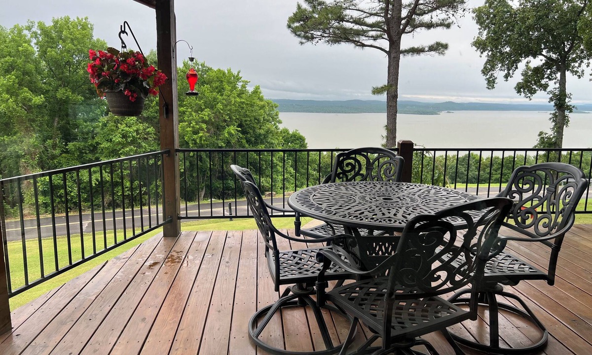 Vian Cabin | Fall Retreat With Spectacular Views of Lake Tenkiller.