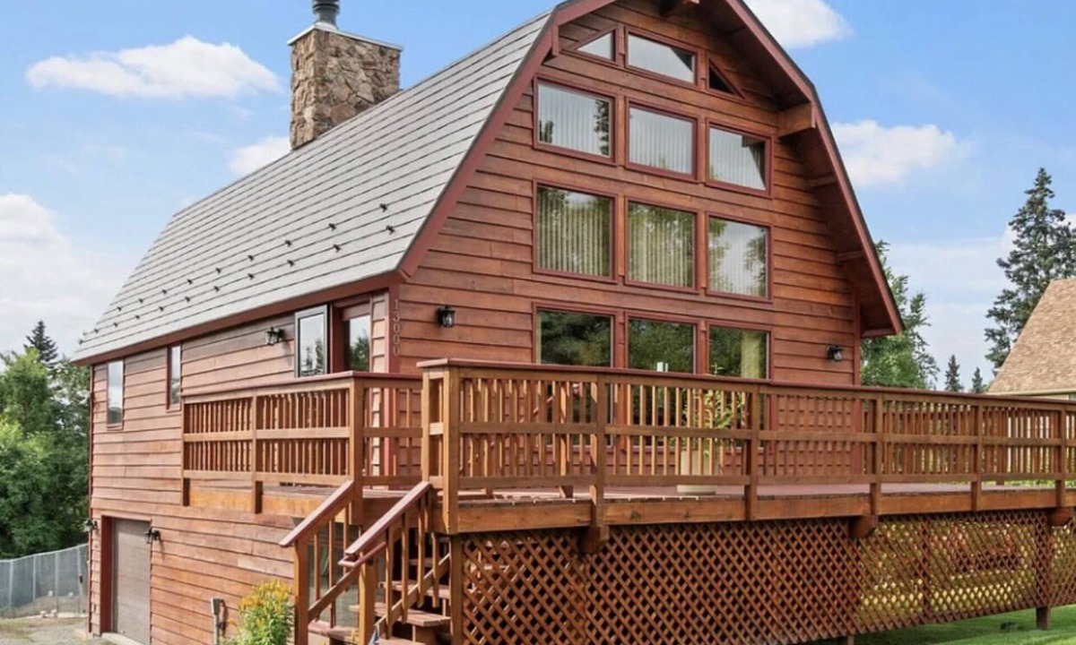 Mid-Hillside House | Family-friendly and Pet-friendly