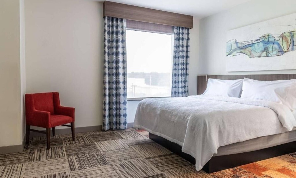 North Little Rock Hotel | Family Getaway: Heated Pool | Near Burns Park (7 mi) & Old Mill Park