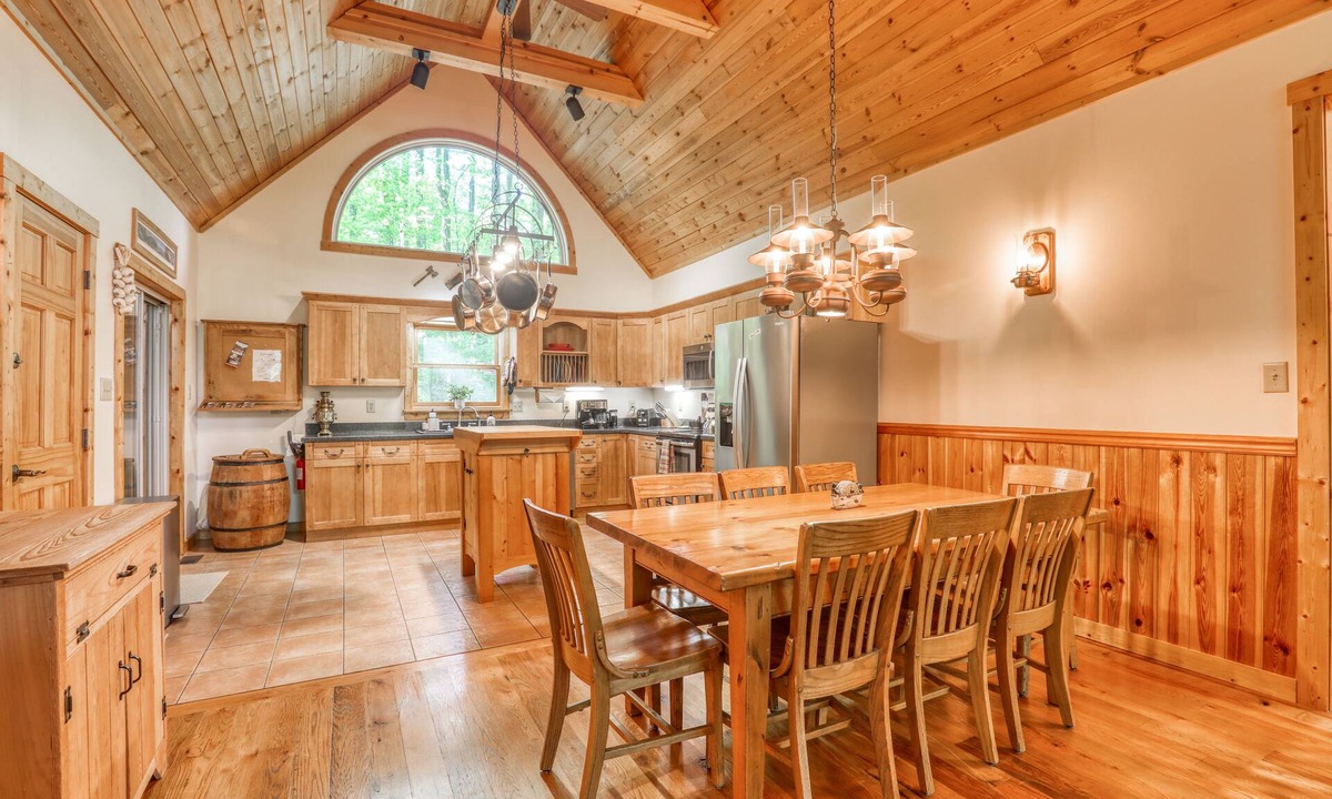 Millville Ski Chalet | Family Reunion Escape: 15 min to Harpers Ferry Downtown