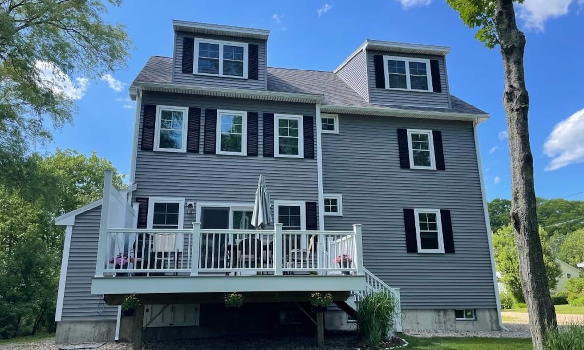 York Beach House | Fantastic 5 Bedroom Home Just 5 Minute Walk To The Beach
