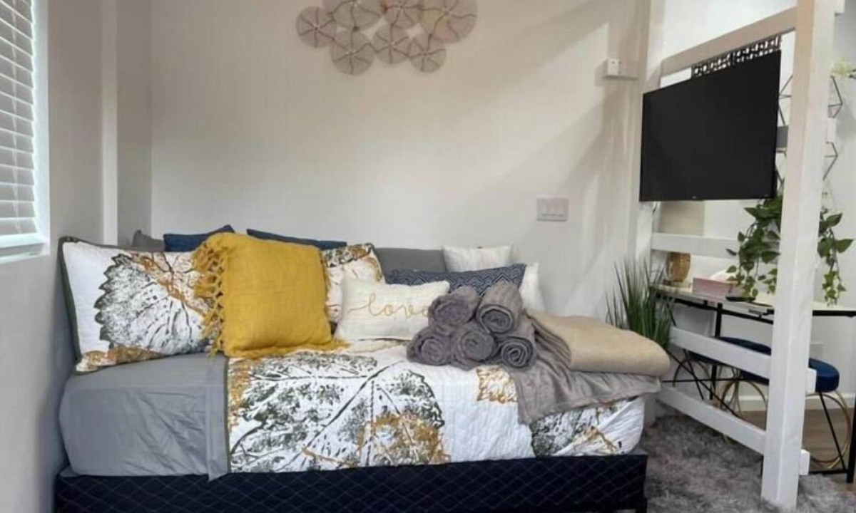 Riverside House | Fantastic Jurupa Studio with everything that you need!