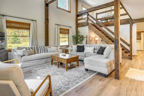 Eden House | Fish, Hike & Ski: Spacious Family Escape in Eden