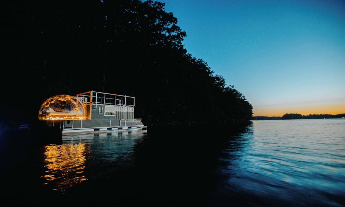 Monmouth House | Floating Island Dome - Pet-Friendly Lake Retreat