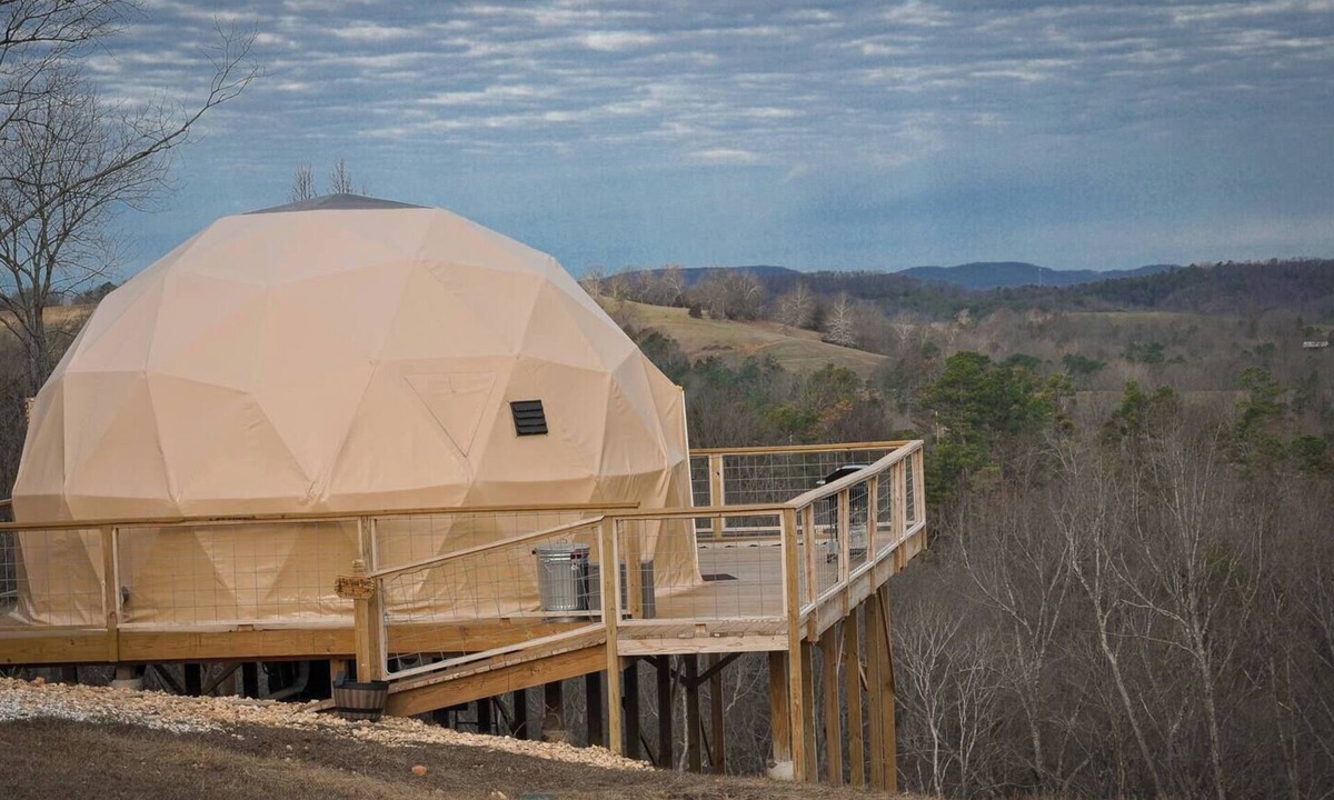 Eureka Springs Apartment | Fox Wood Luxury Dome with large deck, Indoor Jacuzzi, built-in hammock and mountain views - only 15 minutes from downtown Eureka Springs and 7 minutes from Beaver Lake.