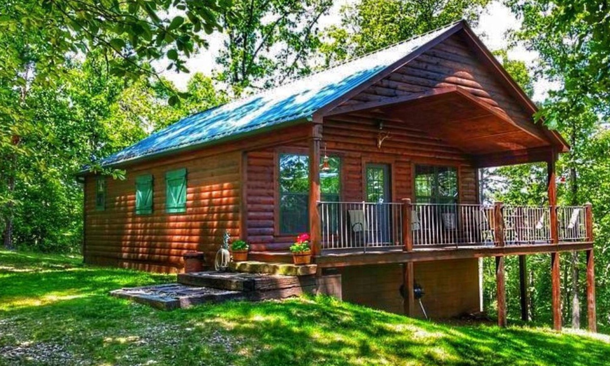 Bruno Cabin | Foxcroft Buffalo River Log Cabin: Cozy & Secluded w Mountain View 3 min to BNR
